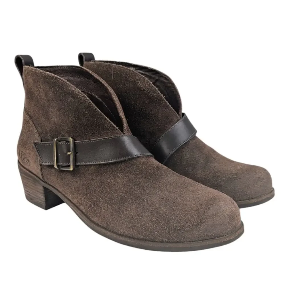 UGG Wright Belted Ankle Boots  Size 10 EUC $165   S3267